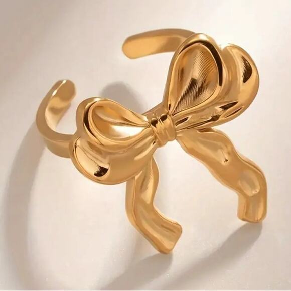 Gold Bow Ring - Picture 1 of 3